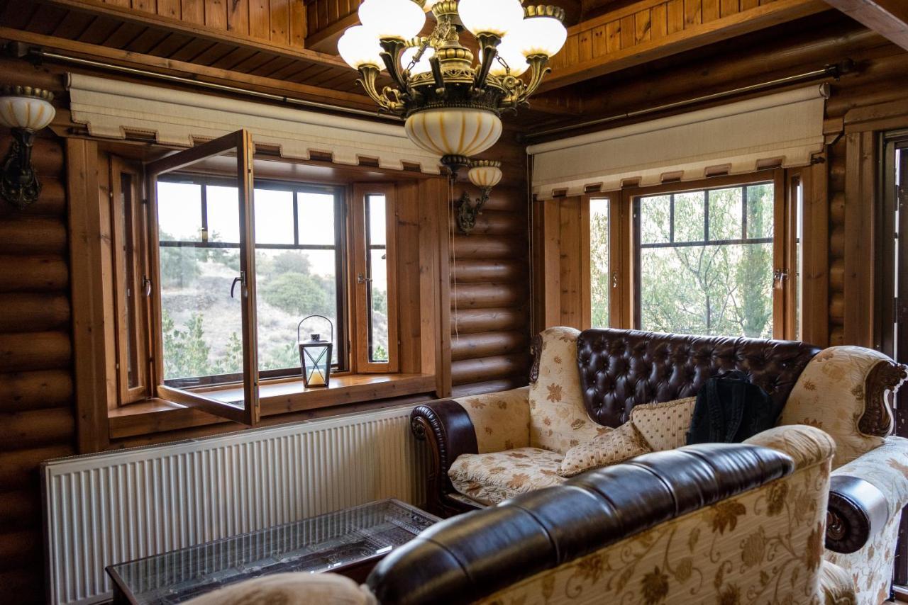 *2 Bdr Log House /Mountains/Queen Bed/Fireplace Gourri Eksteriør bilde