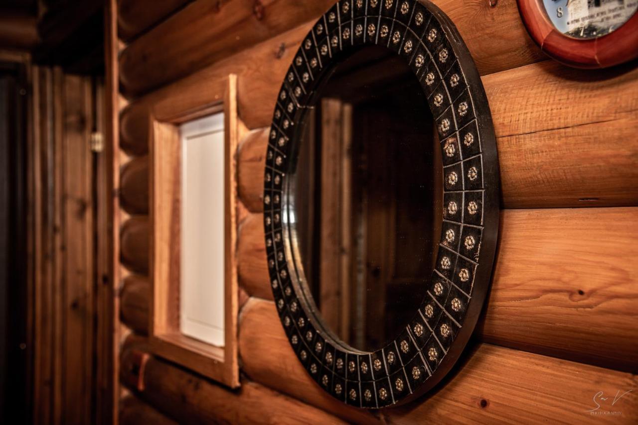 *2 Bdr Log House /Mountains/Queen Bed/Fireplace Gourri Eksteriør bilde